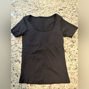 Lululemon ebb to street top